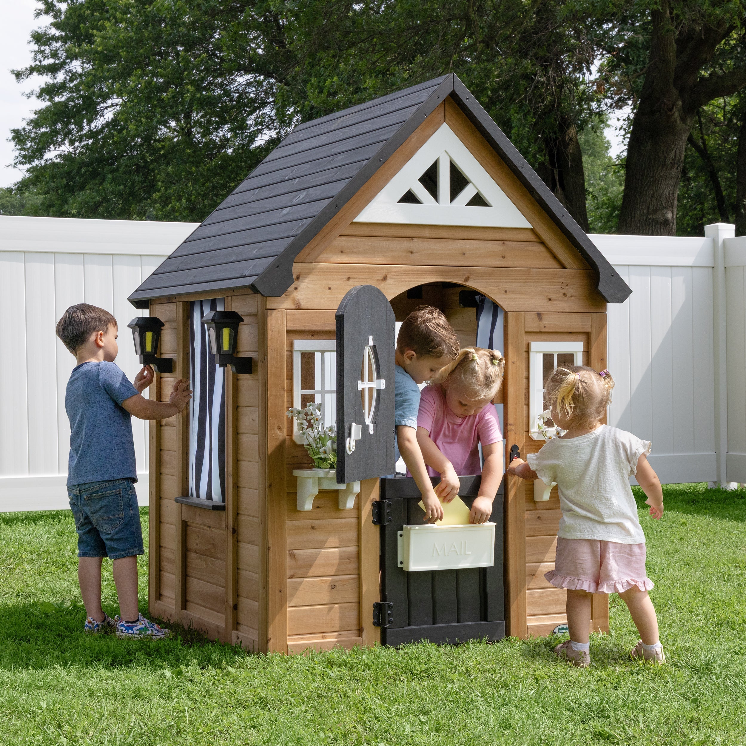 Backyard Discovery Mystic Playhouse